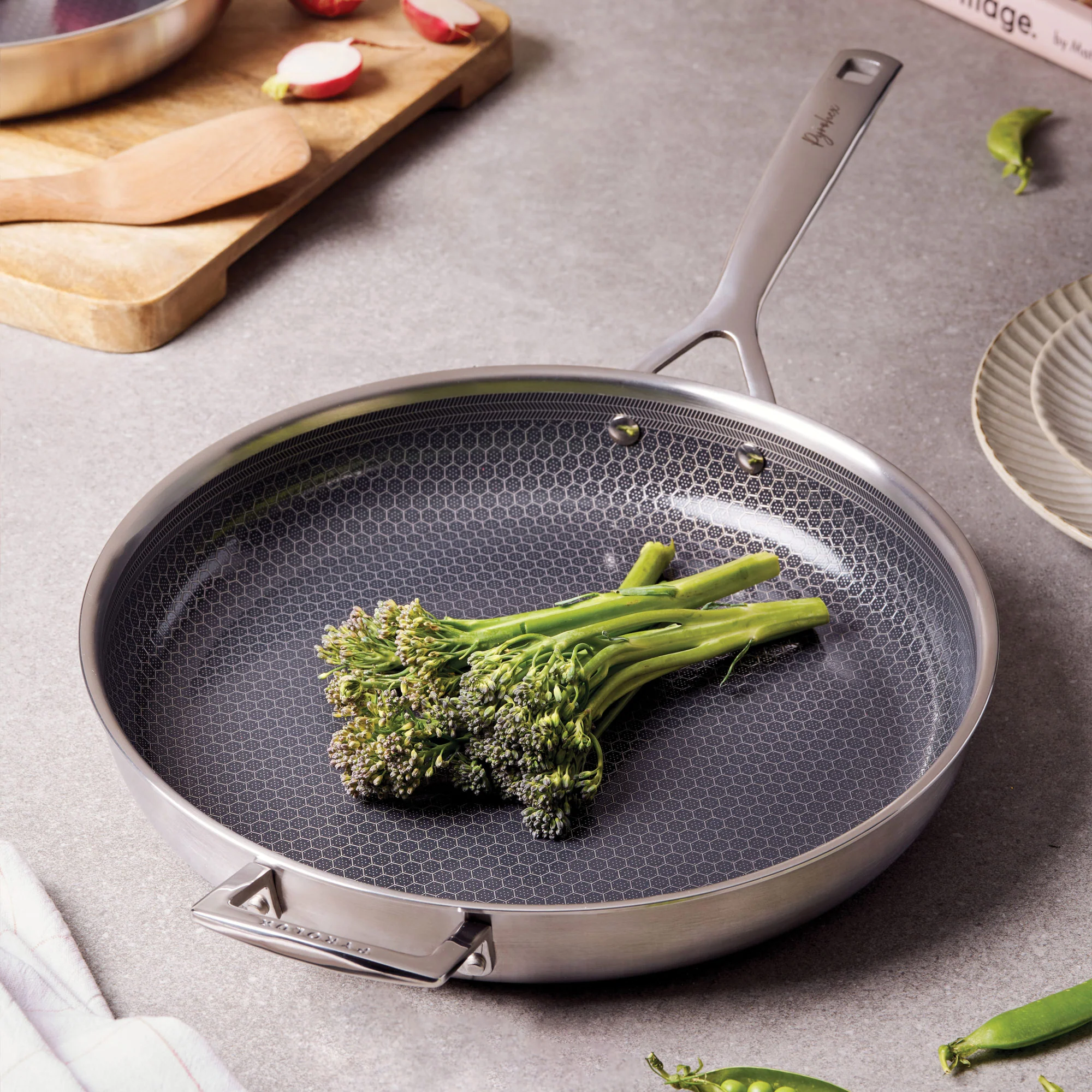 Pyrohex Fry Pan With Helper Handle - Image 3
